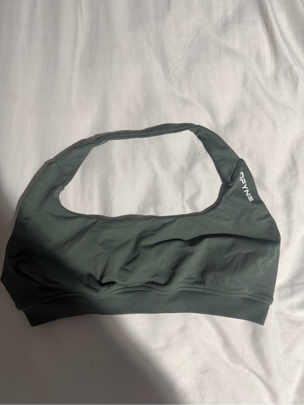 DFYNE Seamless Scoop Sports Bra in pistachio